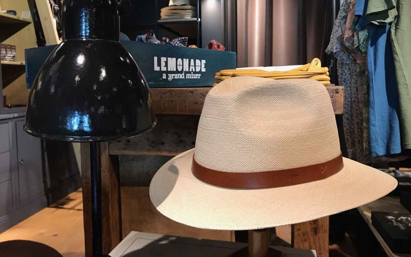 ein Beicher Panama Hut mit braunem Band